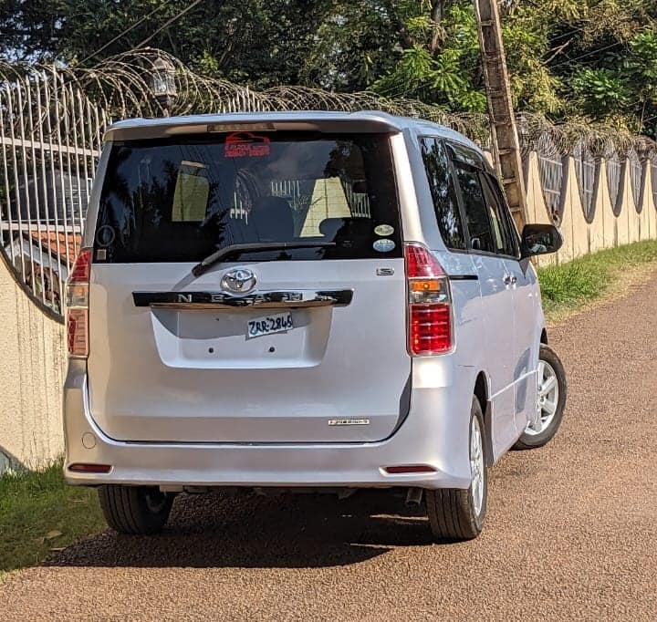 Toyota Noah  Model-2008  Keyless