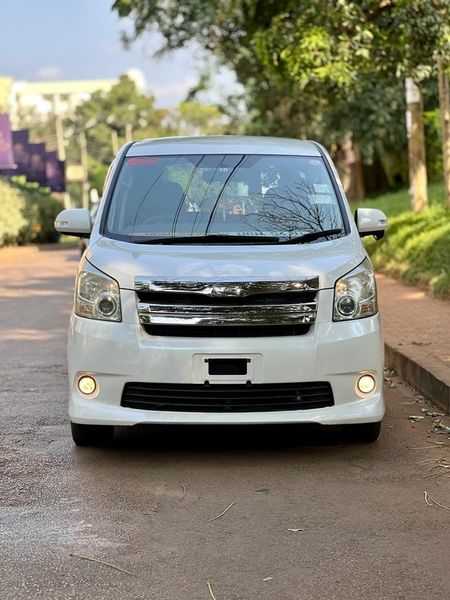 Toyota Noah  2wheel Drive