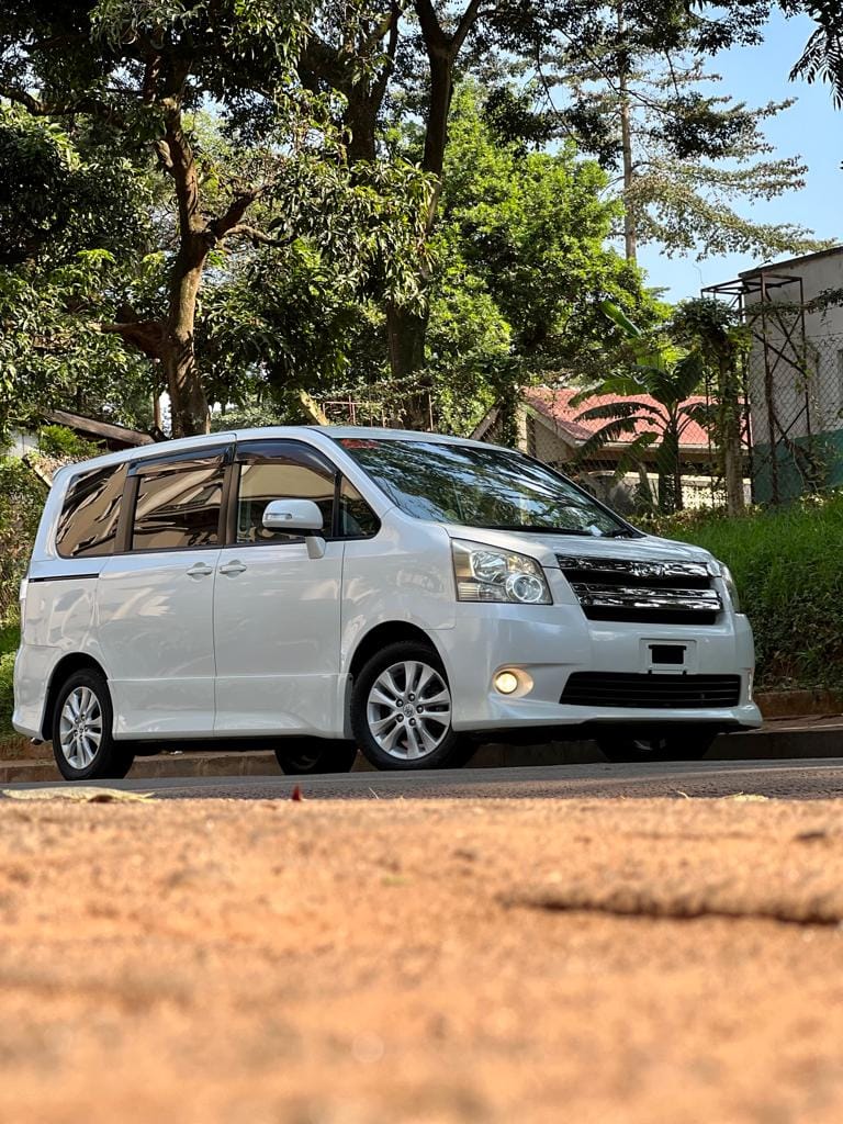 Toyota Noah  2wheel Drive