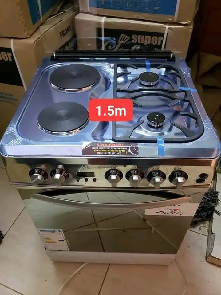 Oven with 2 hot plates and 2 gas