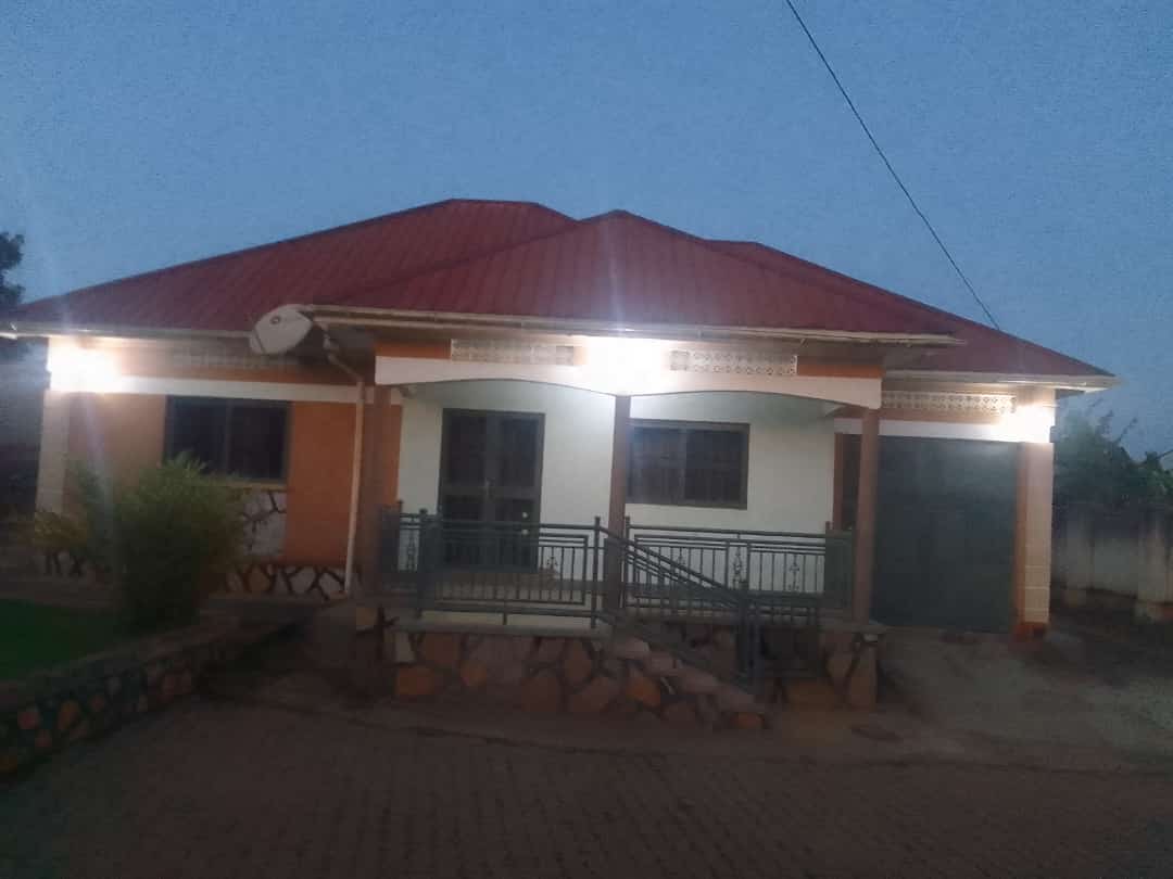 House for sale at Gayaza sitting on 30 decimals 