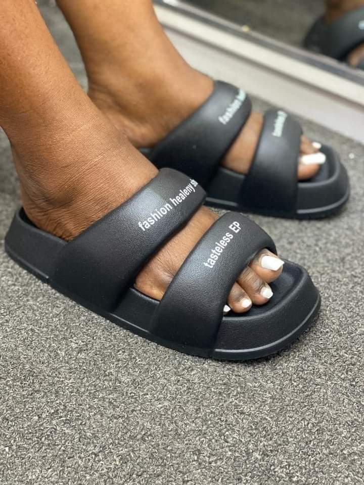 Sandles