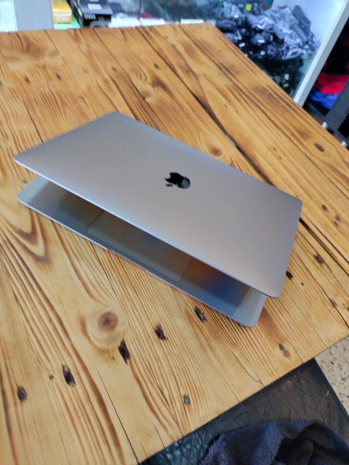 MacBook Air 2019 laptop