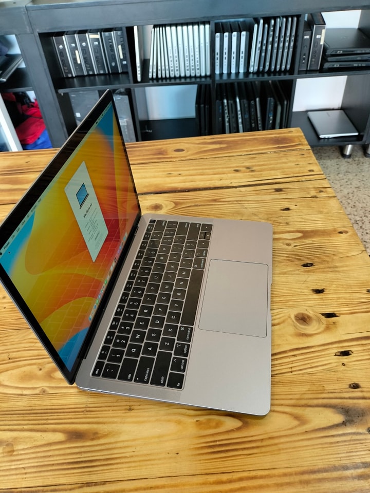 MacBook Air 2019, corei5,8gb ram,128gb