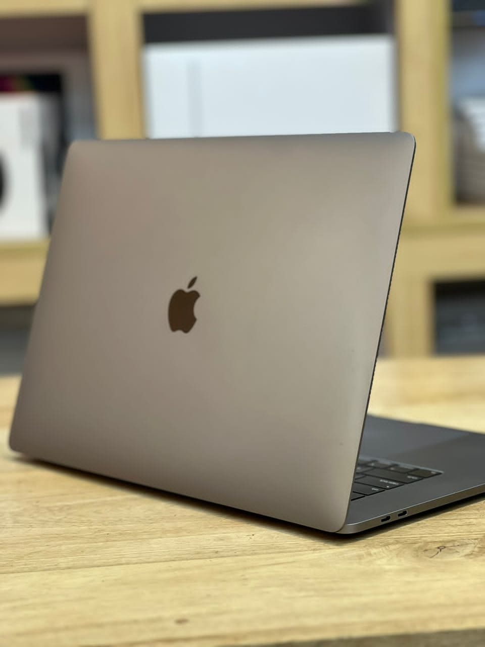 MacBook Pro corei9 ,2019 Retina display 16gb ram, 1TB 