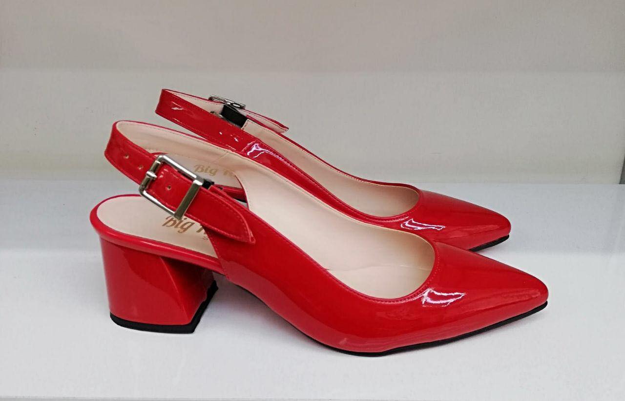 red, nude simple comfortable pumps 