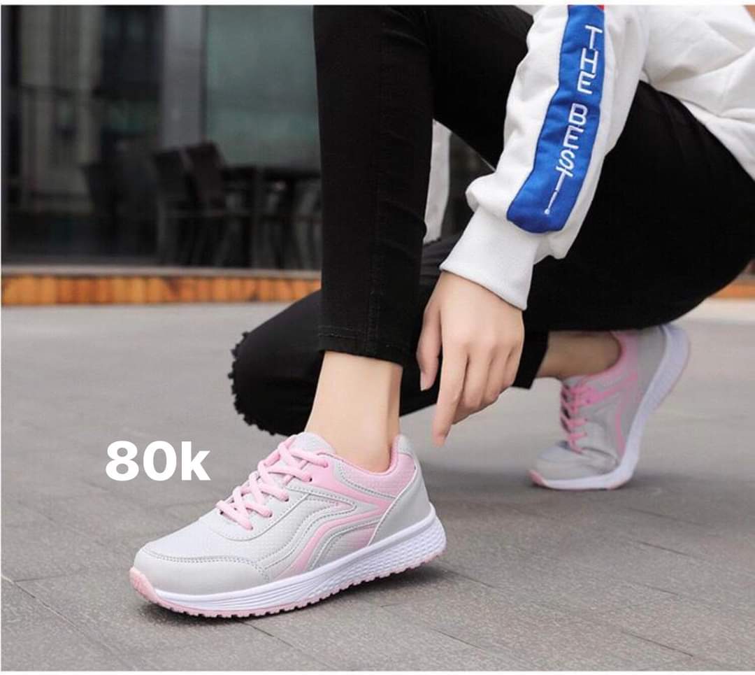 Classy woman sneakers 