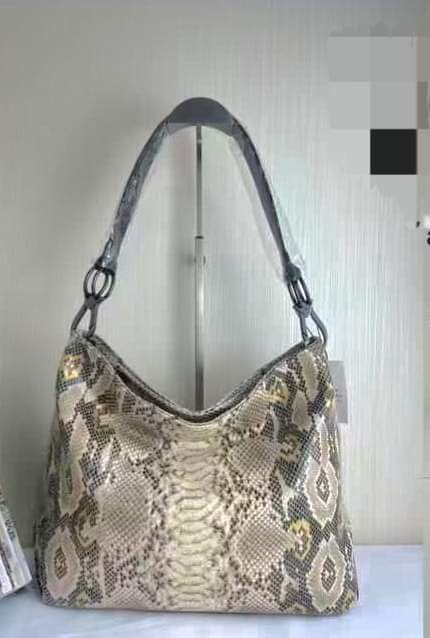 Ladies pretty shine bags