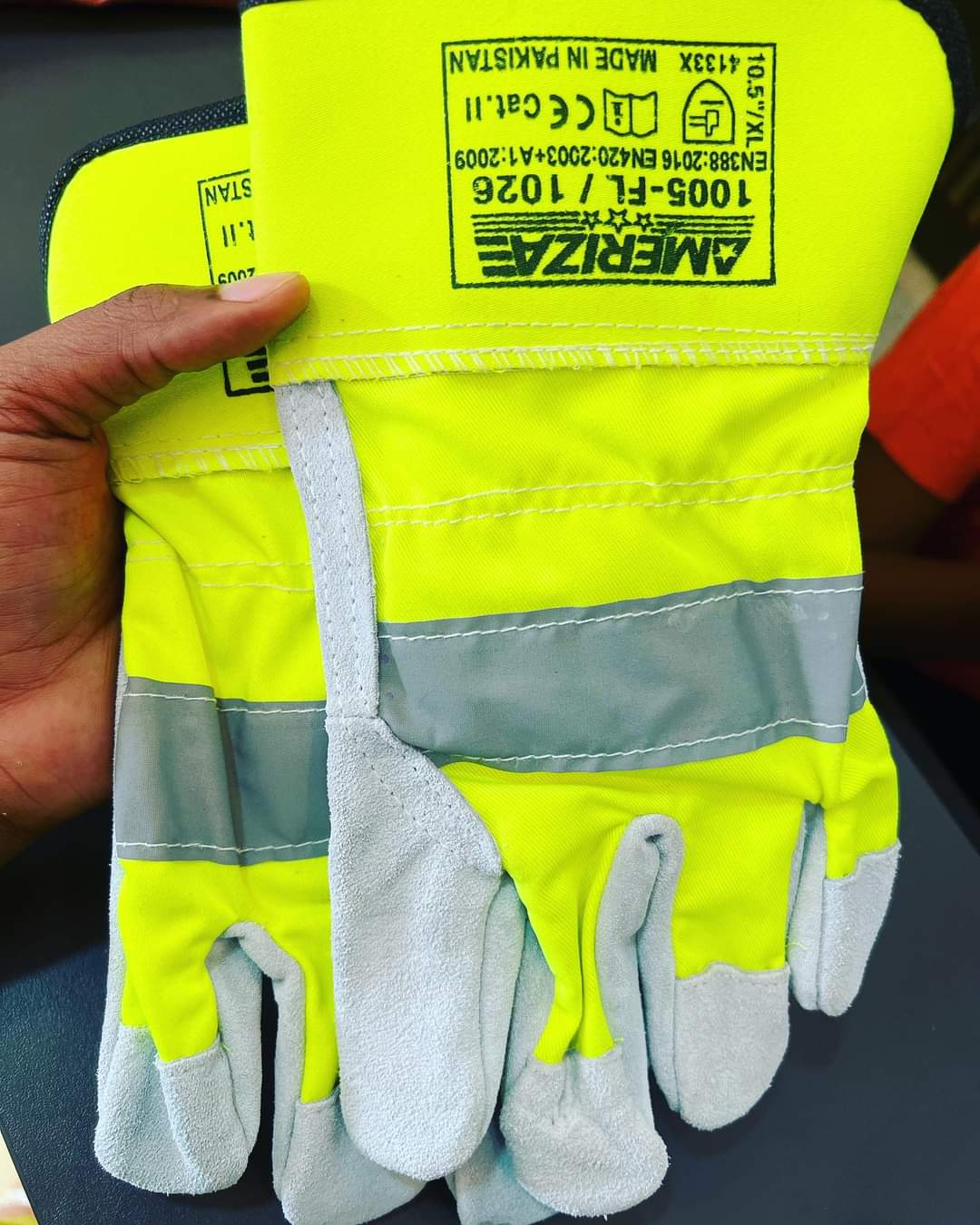 Safety gloves 