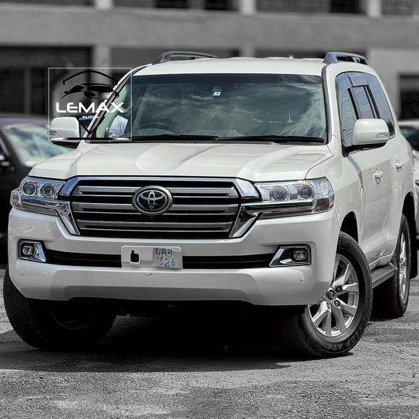 LANDCRUISER AX PETROL 2017.