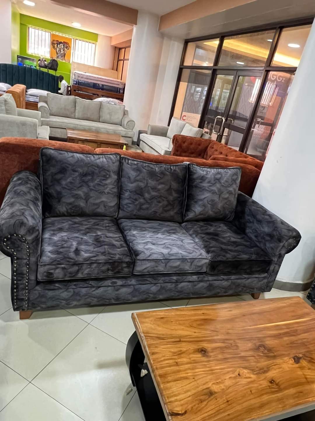 Amazing 6 seater sofa set 