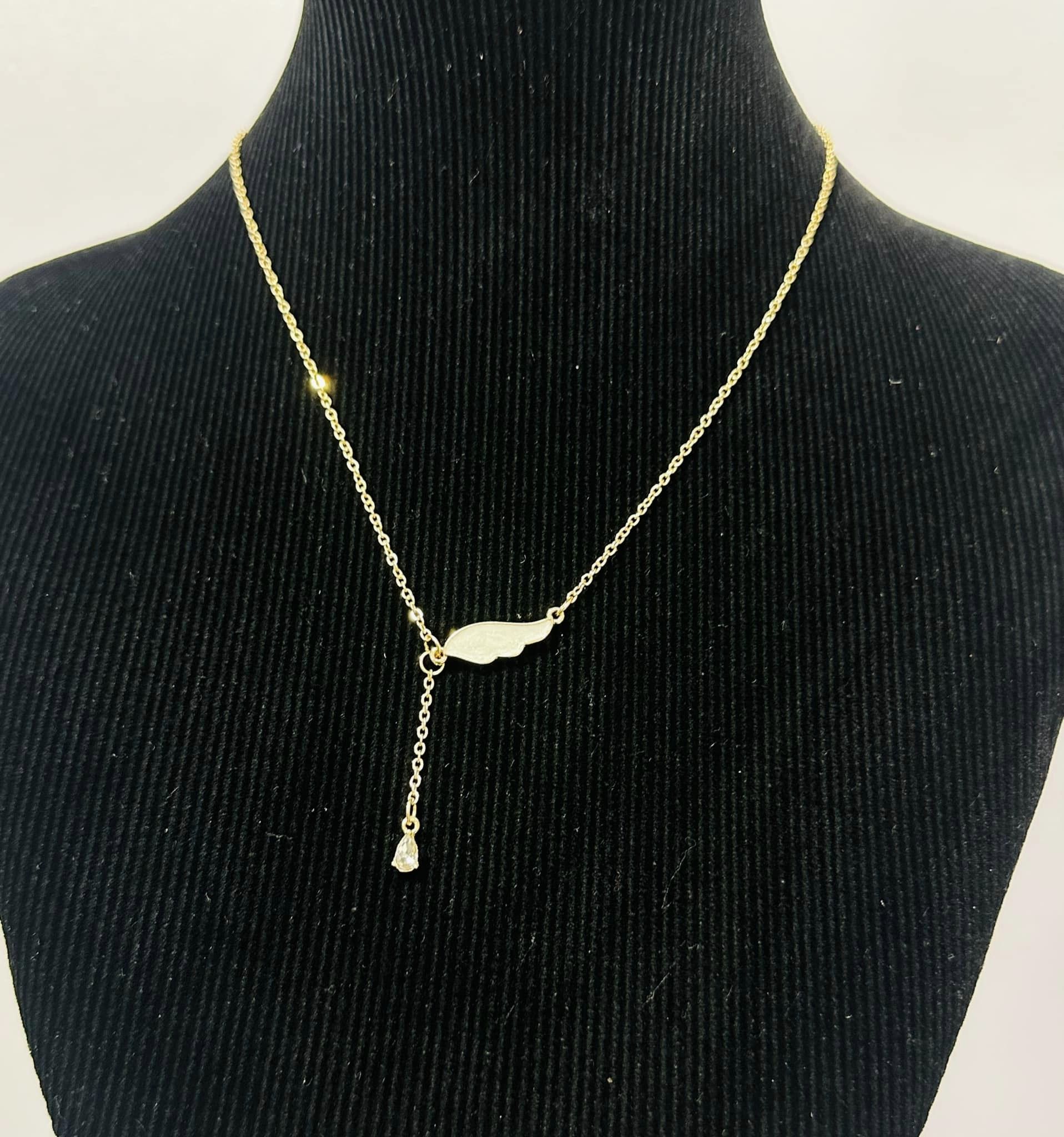 stylish simple necklaces