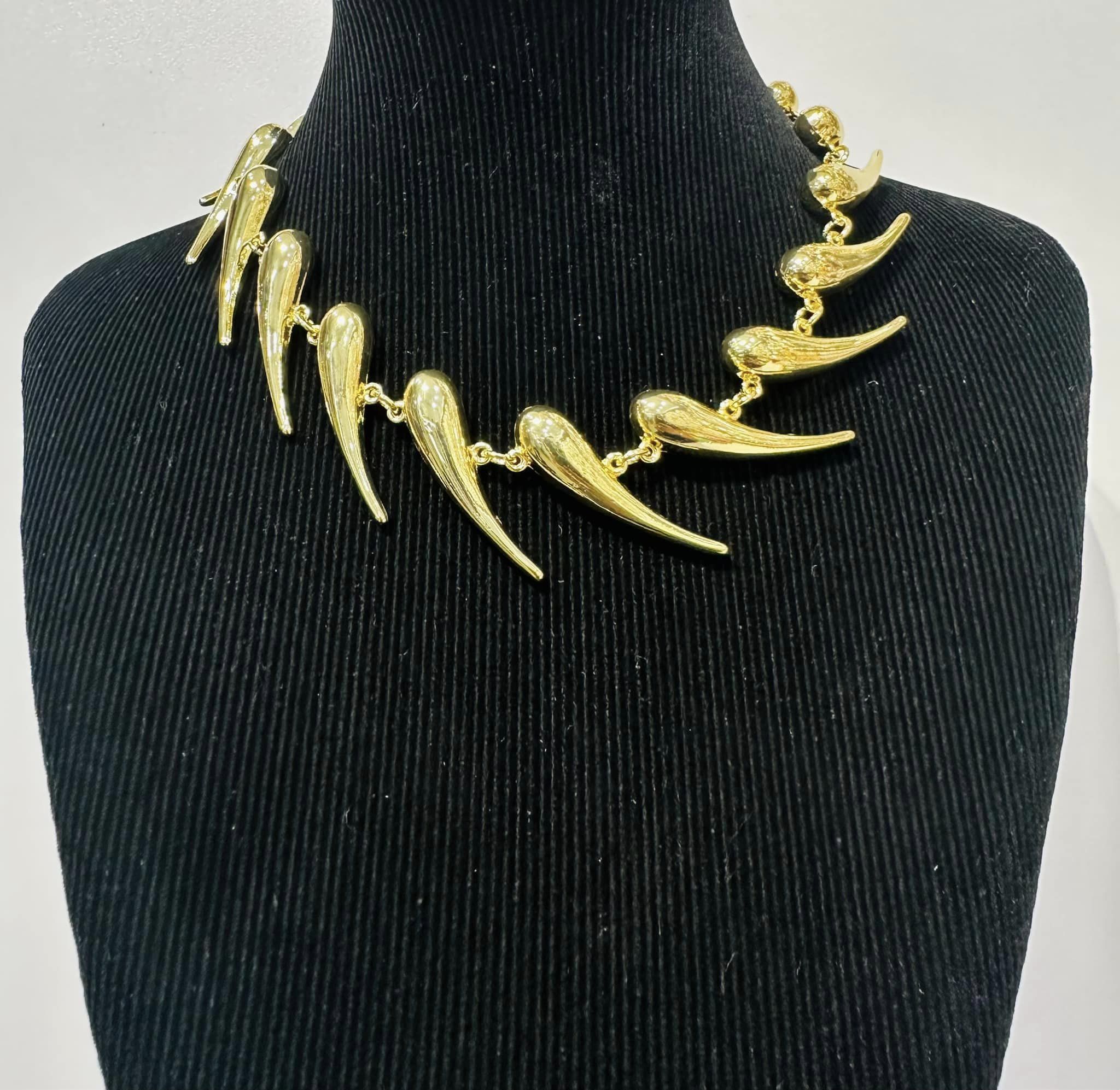 gold and silver stylish necklance