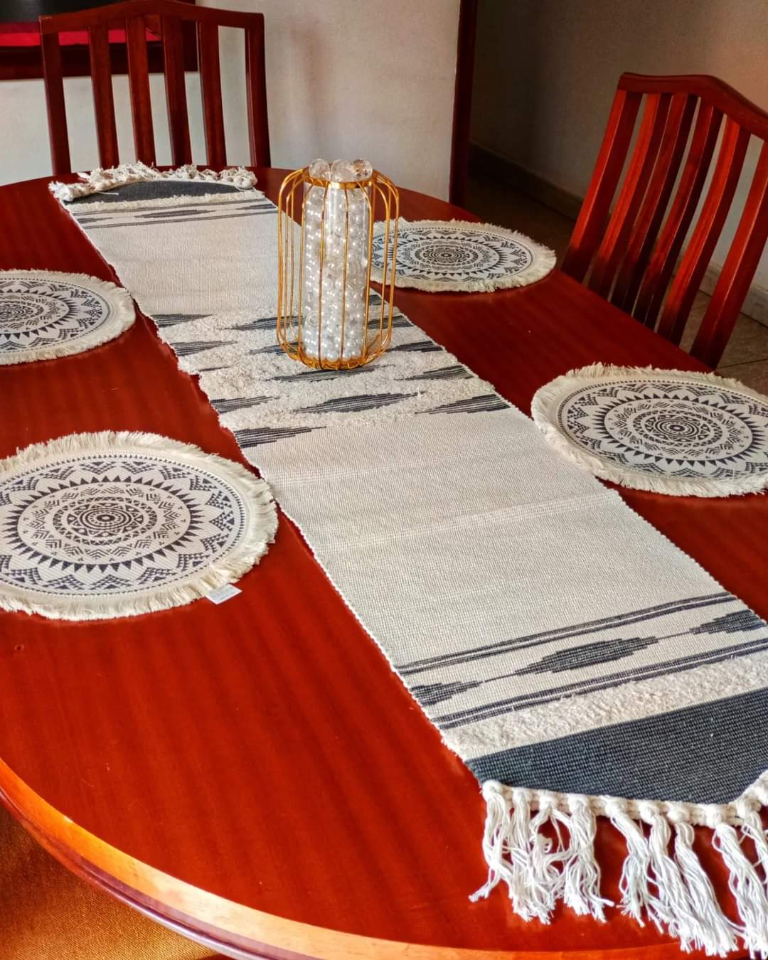 Table runner and matching placements 