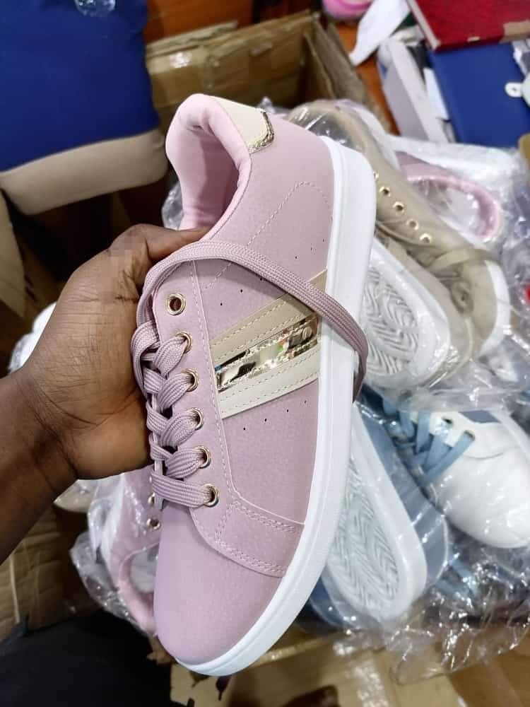 Ladies sneakers