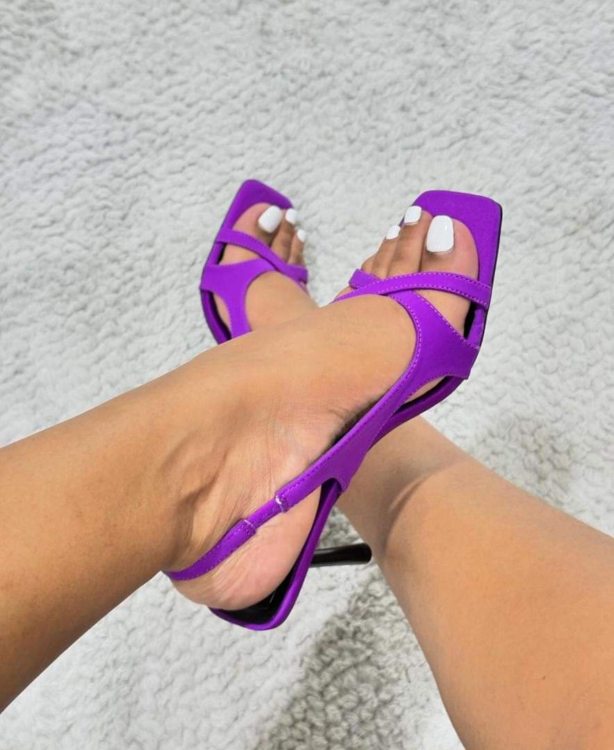 Women open simple heels