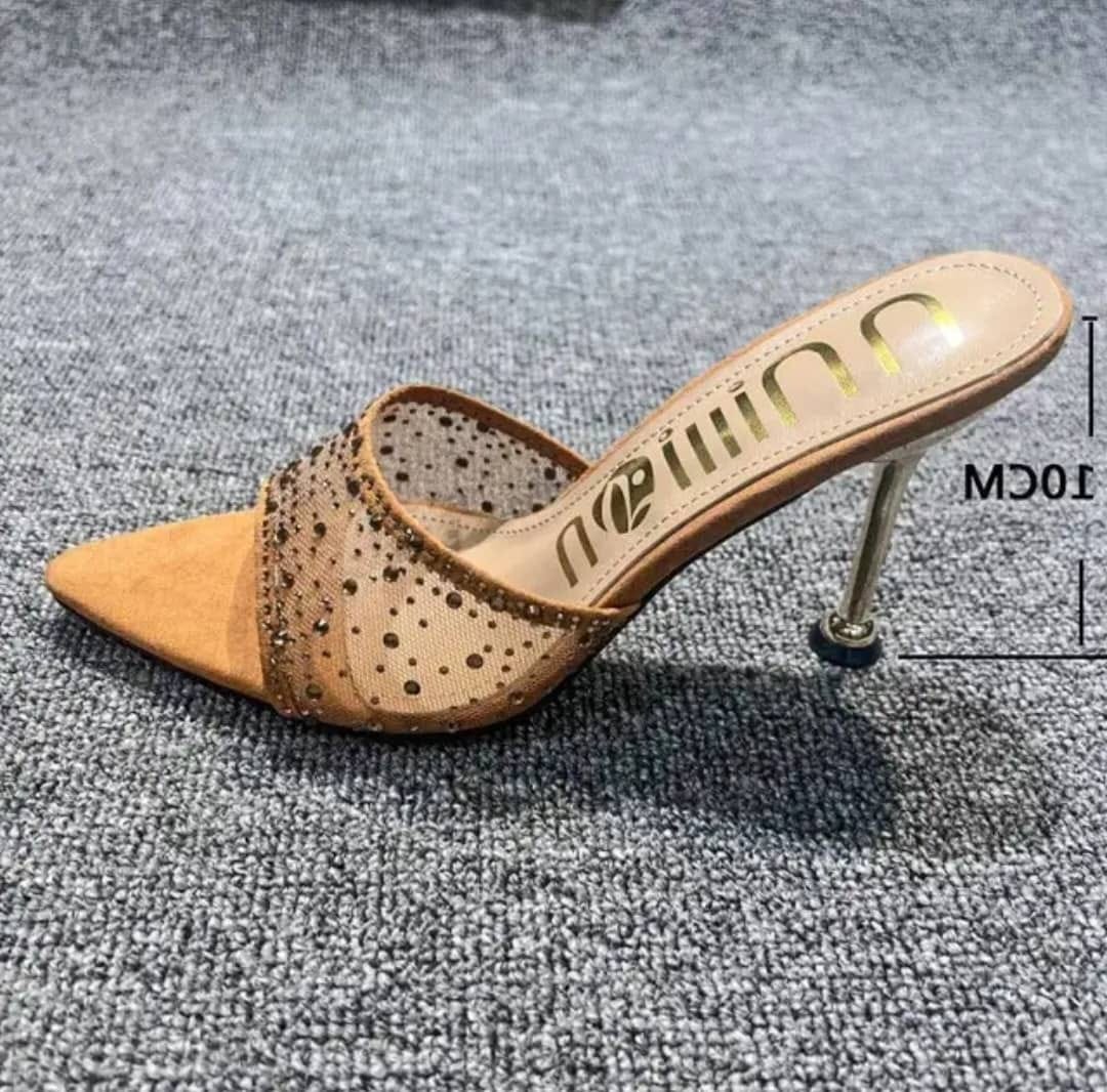  women cute pretty shoes