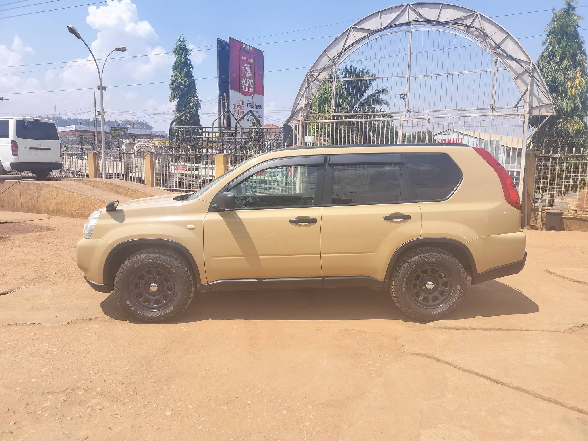 NISSAN X-Trail 2010 model