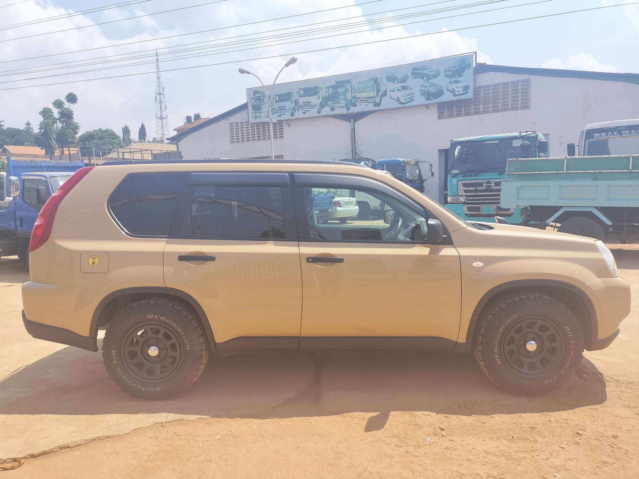 NISSAN X-Trail 2010 model