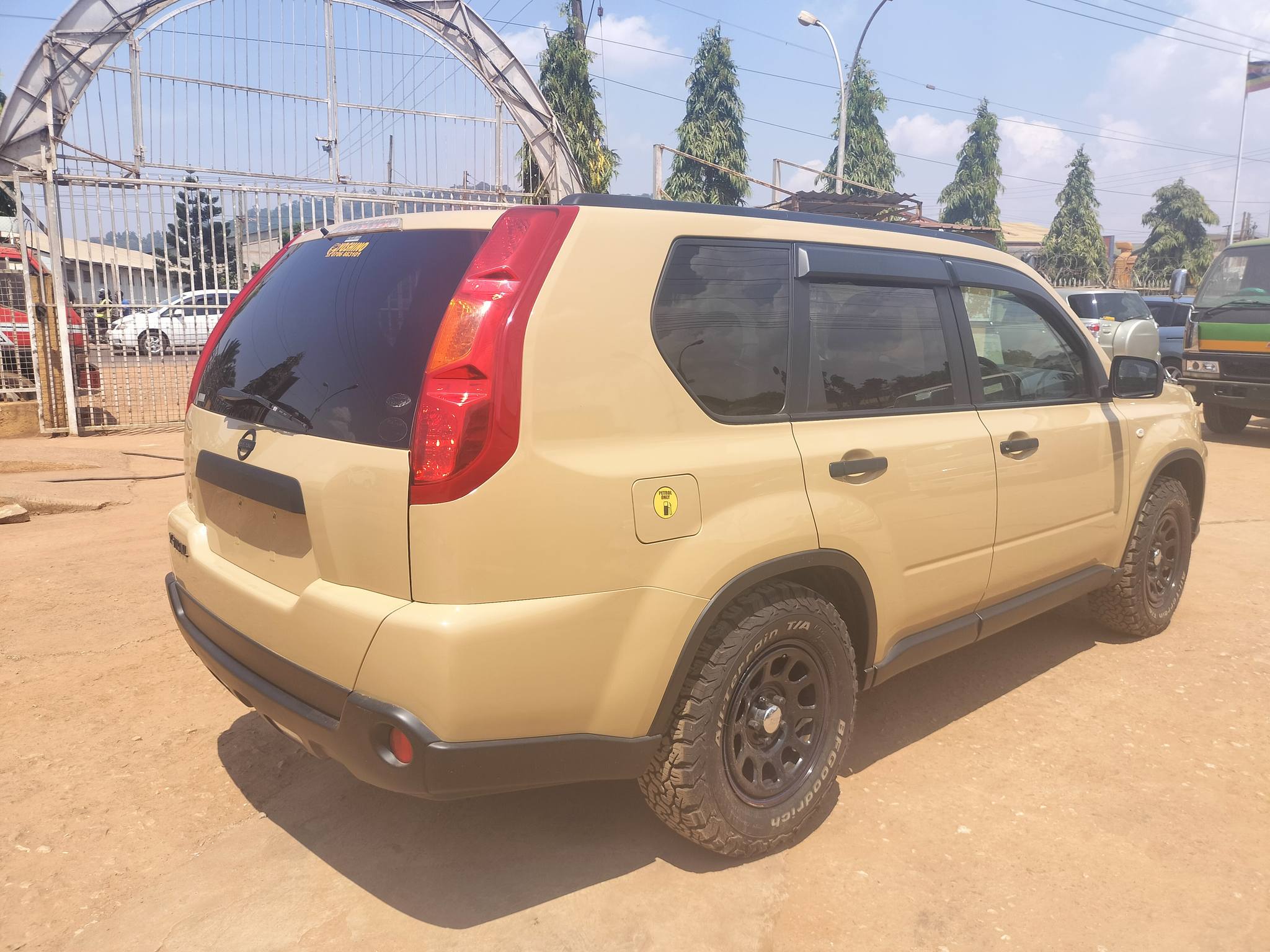 NISSAN X-Trail 2010 model