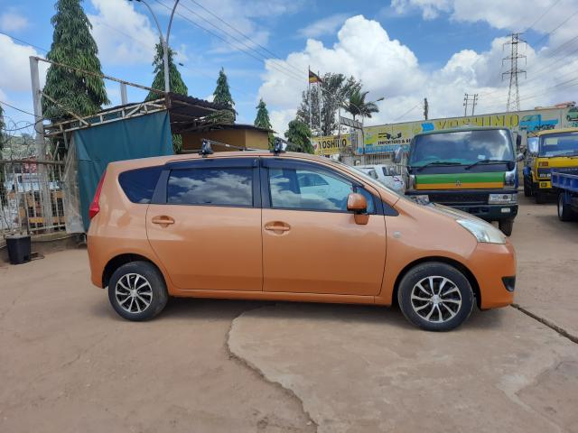 TOYOTA Passo Sette 2009 model