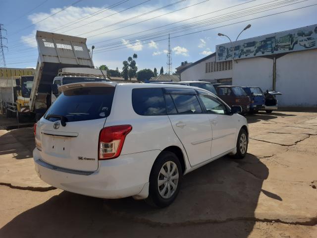 TOYOTA Corolla fielder 2009 model