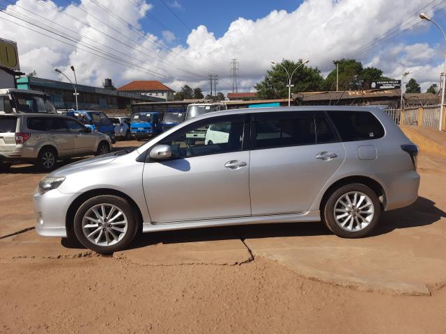 TOYOTA Corolla Fielder 2009 model