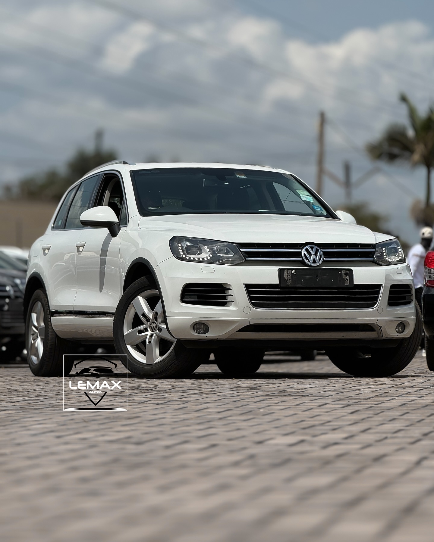 VOLKSWAGEN TOUAREG PETROL 2013 model