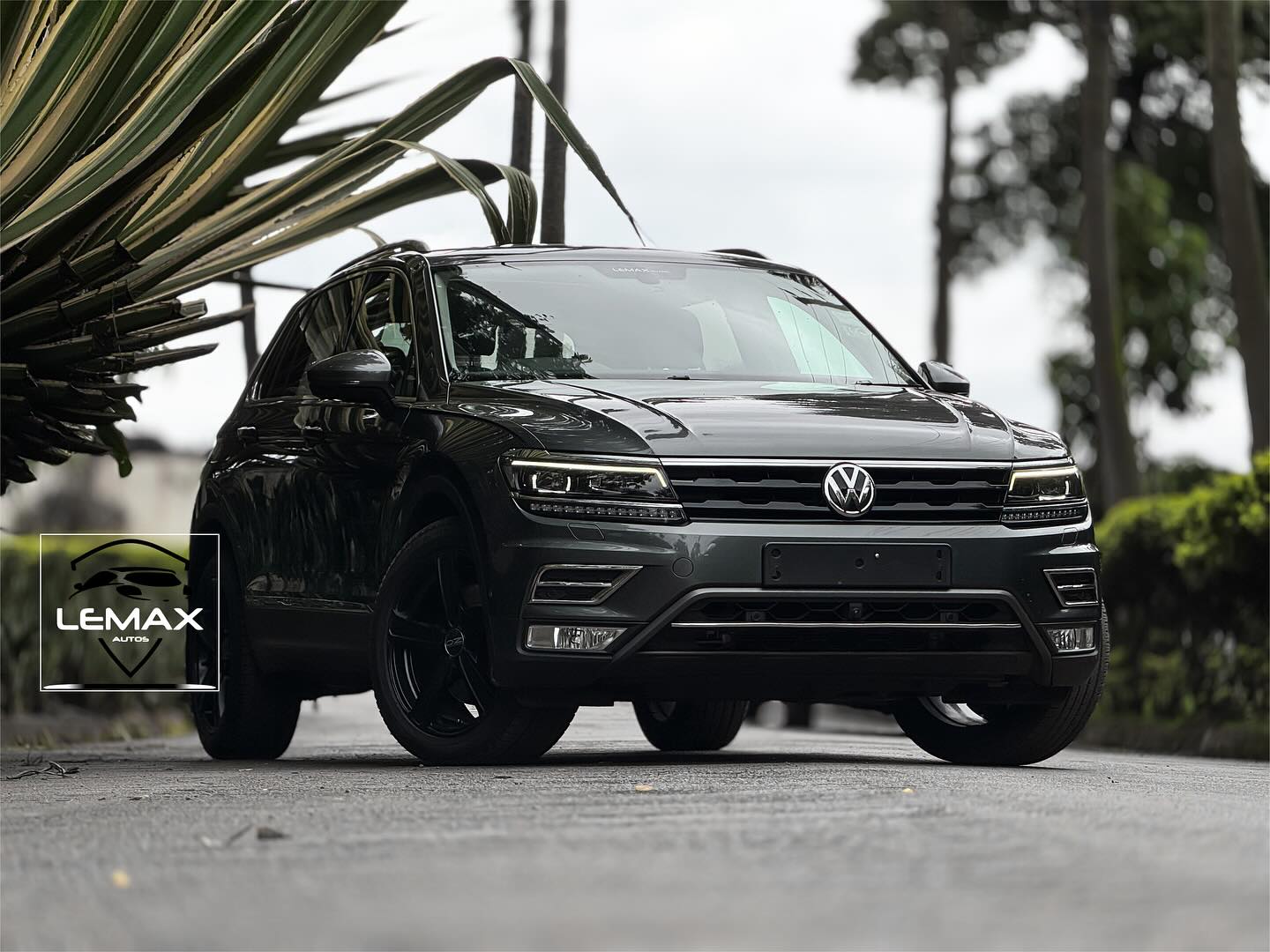 VOLKSWAGEN TIGUAN 2.0T PETROL AWD 2017  model