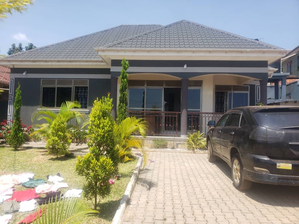 3 bedroom House for sale in Seguku katale Entebbe Road