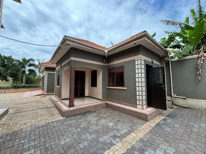 6 bedroom House for sale in Kira