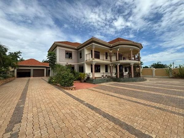 6 bedroom House for sale in Kira