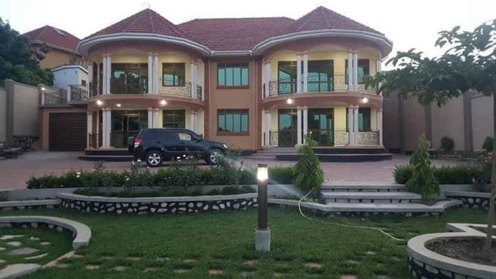 6  bedroom House for sale in Kyengera