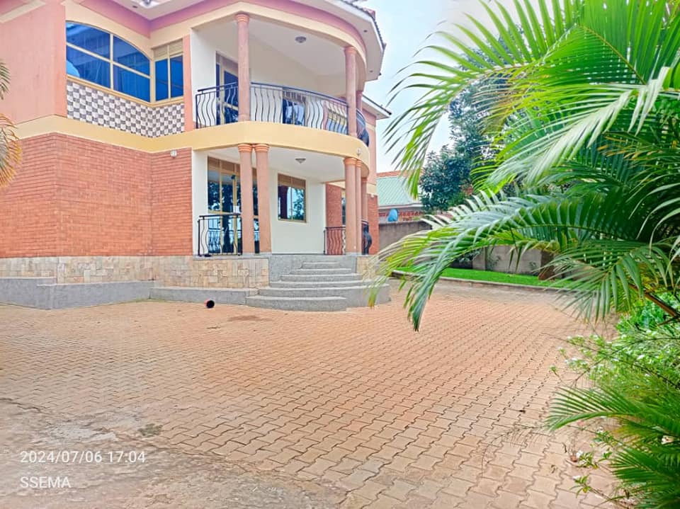 6 bedroom House for sale in Buddo Masaka Road