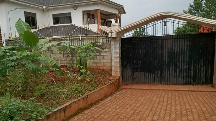 4 bedroom House for sale at 290m Namulanda Entebbe Road