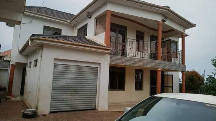 4 bedroom House for sale at 290m Namulanda Entebbe Road