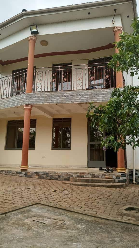 4 bedroom House for sale at 290m Namulanda Entebbe Road