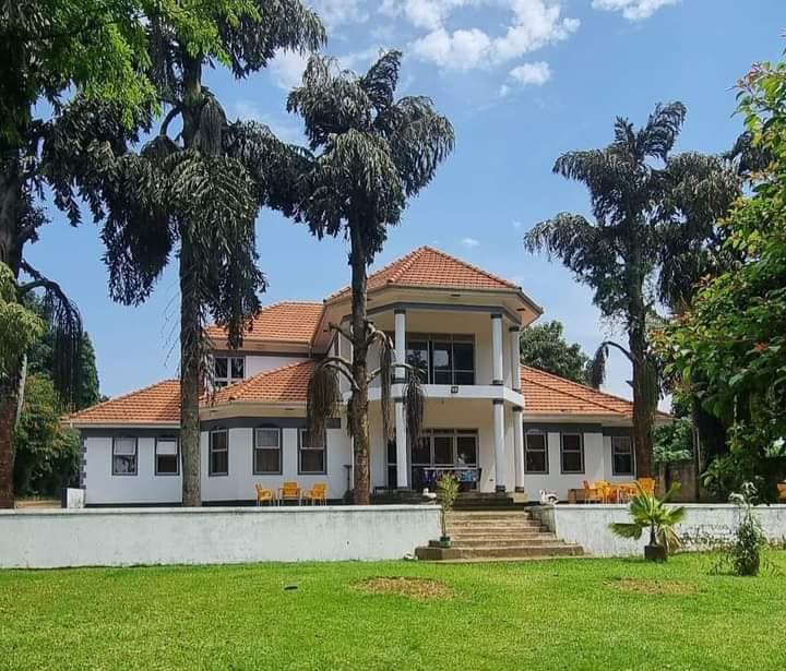 5 bedroom House for sale  Kitubulu Entebbe 