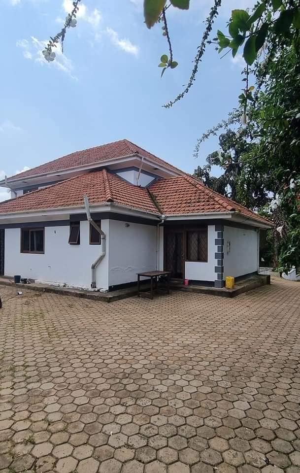 5 bedroom House for sale  Kitubulu Entebbe 