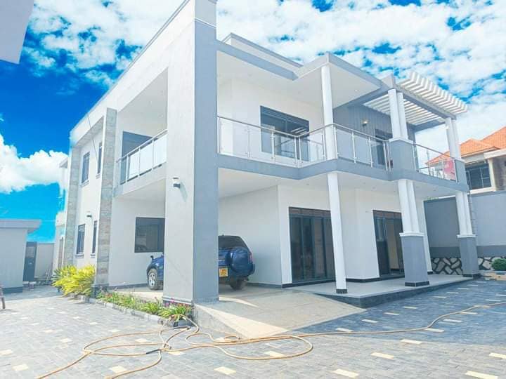 4 bedroom House for sale at Kira Nsasa