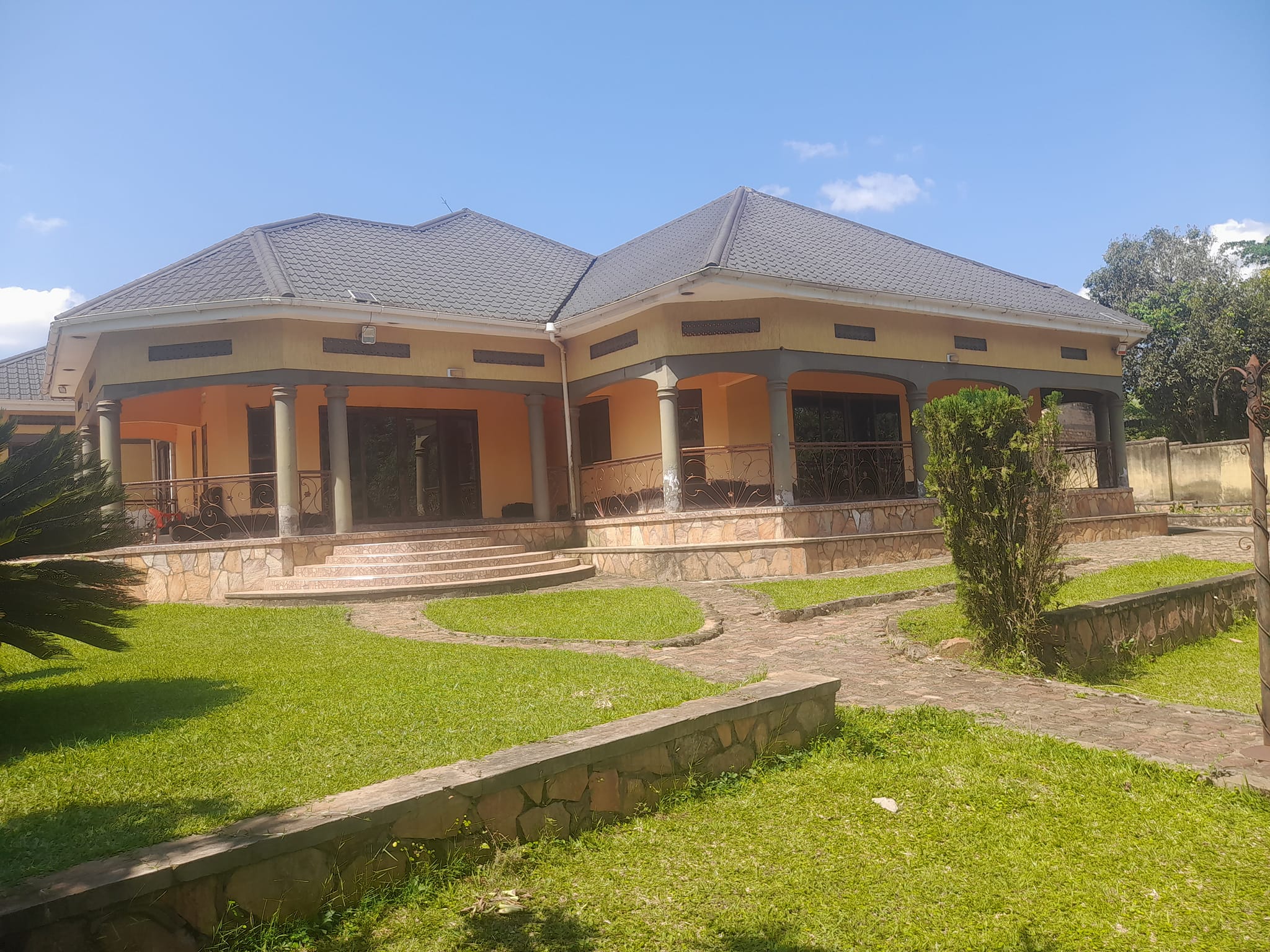 Country home for sale at Maya Bulwanyi Masaka Road