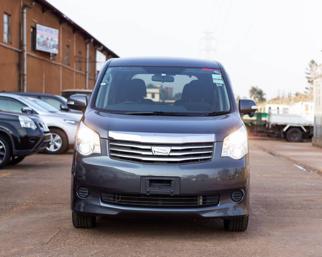 TOYOTA NOAH 2011MODEL