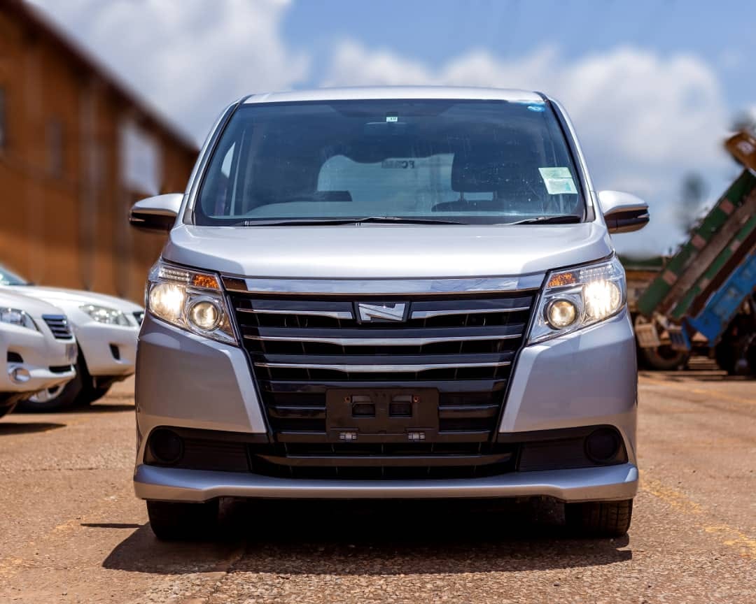 TOYOTA NOAH 2015MODEL