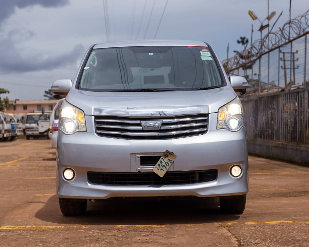 TOYOTA NOAH 2012MODEL