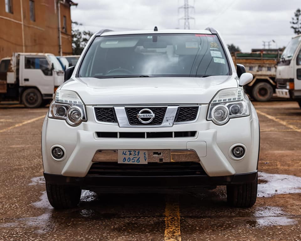 NISSAN XTRAIL 2011MODEL SUNROOF