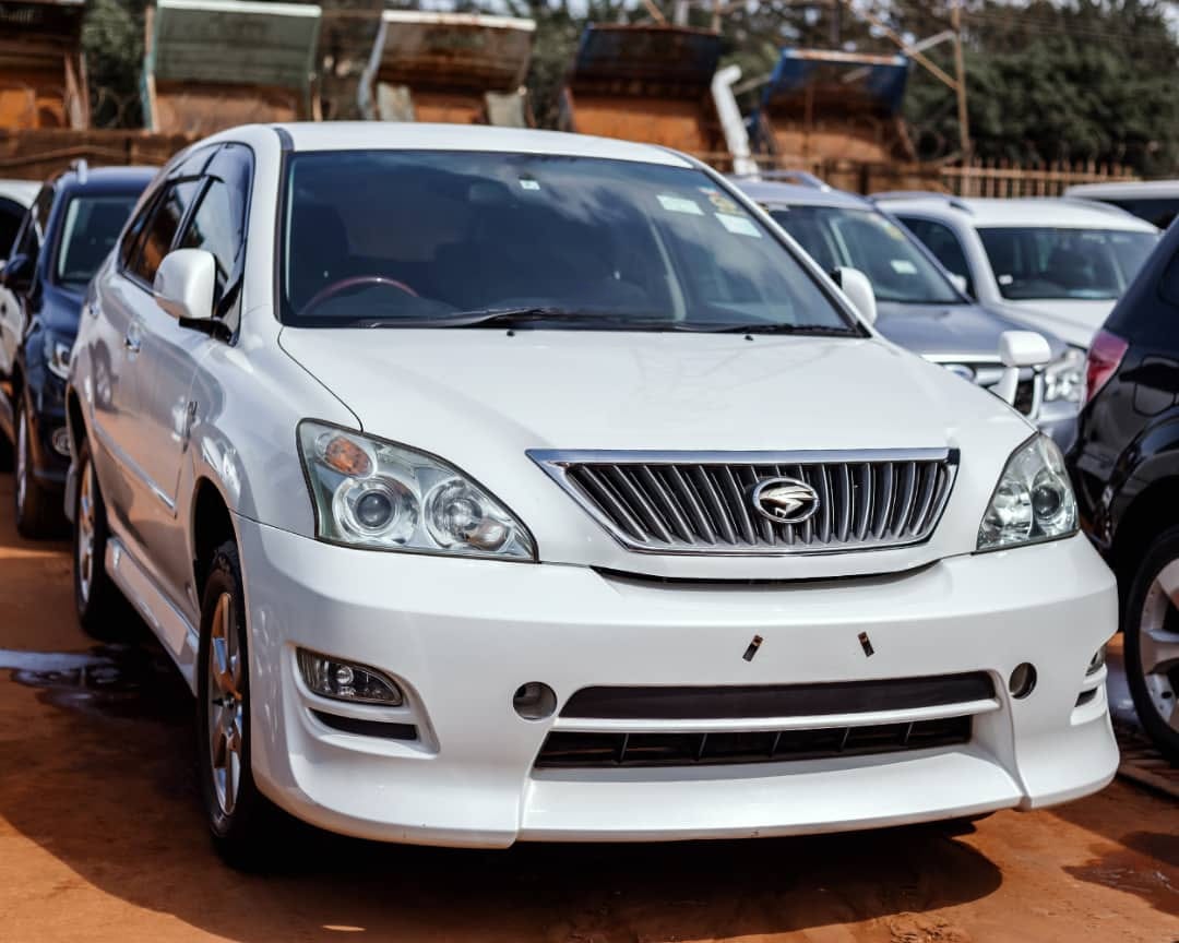 TOYOTA HARRIER 2011 MODEL  PEAL WHITE COLOR