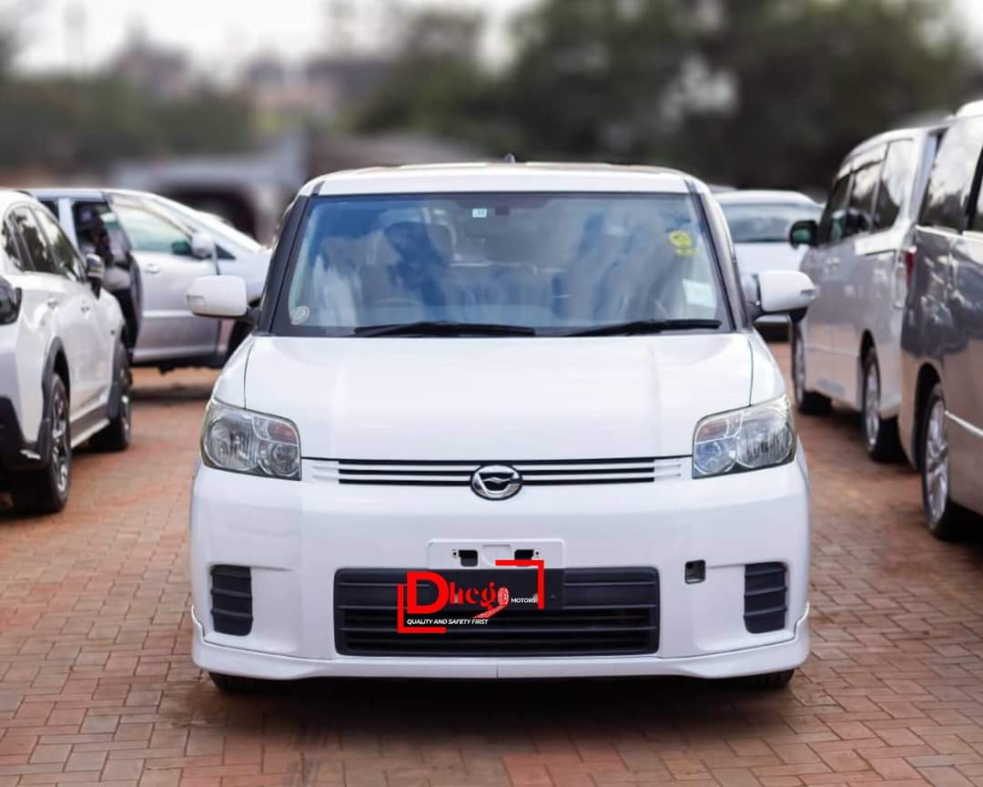 TOYOTA RUMION 2011MODEL PEALWHITE