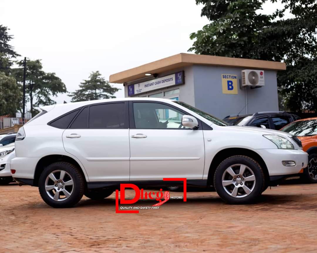 TOYOTA HARRIER 2011MODEL PEALWHITE