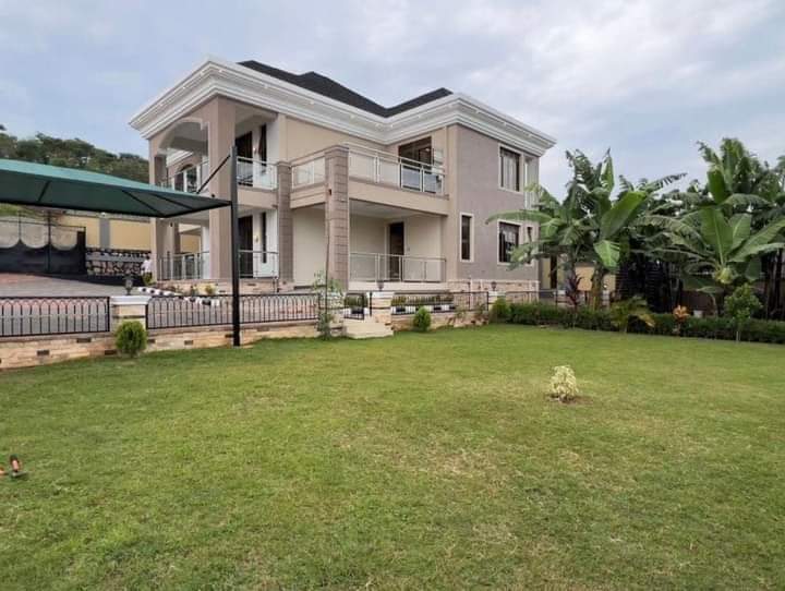 5 bedroom house for sale in Bwebajja