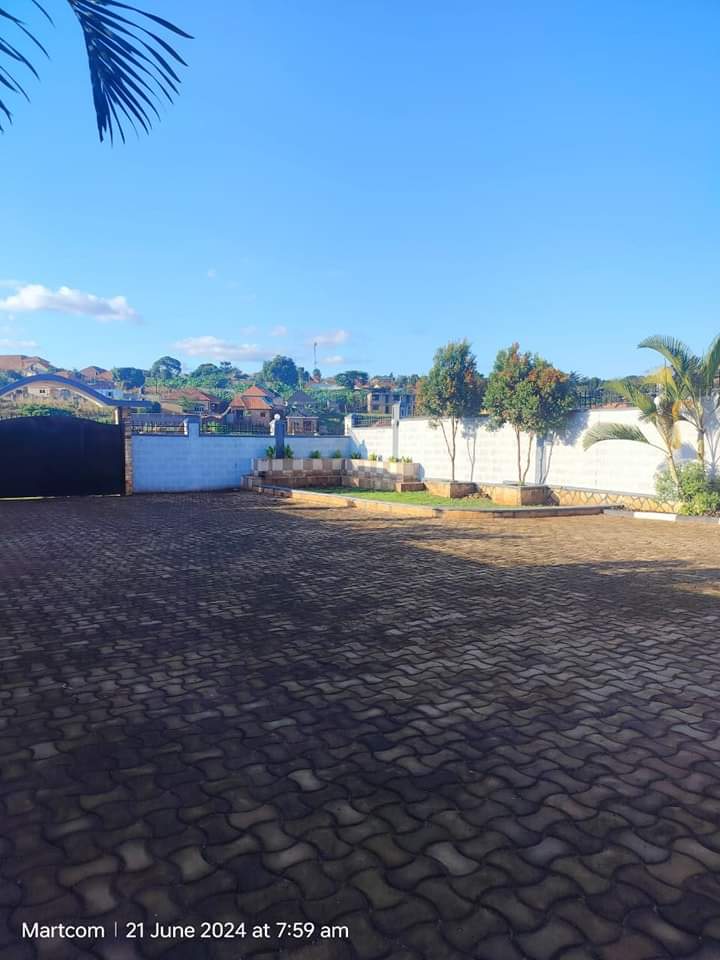 4 bedroom house for sale in Nateete Kinaawa